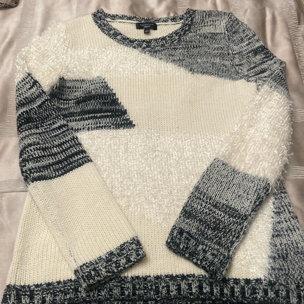 Pullover crew neck sweater.